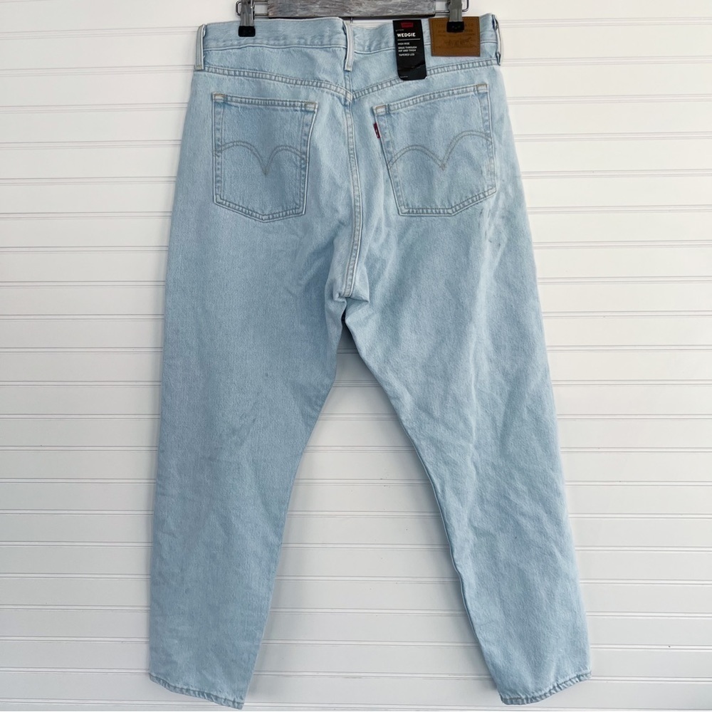 Levi's® High Rise Wedgie Straight Jean Size 32 - Picture 3 of 16